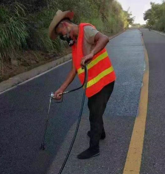 贵港路面喷涂翻新彩色步道施工方案