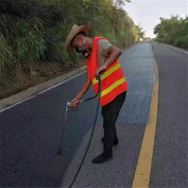 贵港 彩色防滑路面的底涂是保障路面附着力